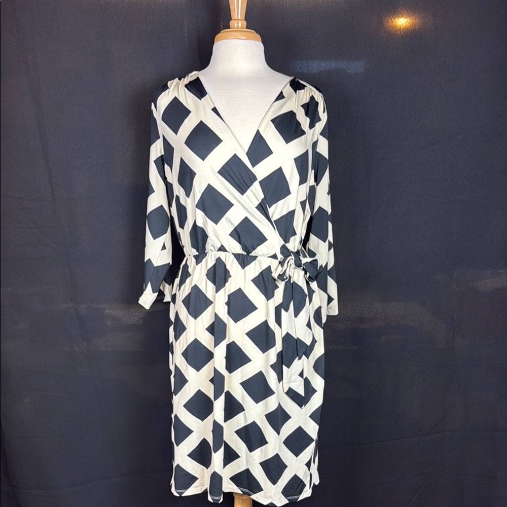 Mud Pie Drew Wrap Pearl and Black Diamond Patterned Dress